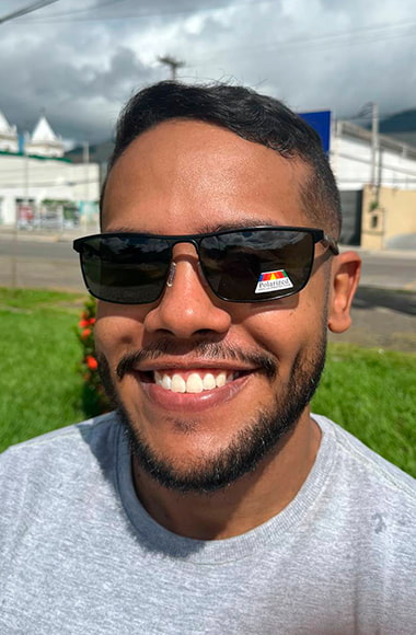 modelo com óculos solar masculino 88-042